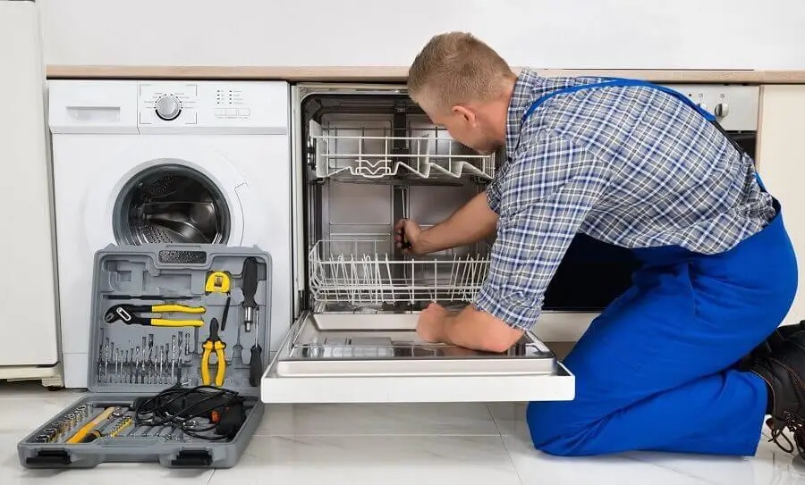 Bala Siemens servisi teknisyen ekibi beyaz eşya tamiri yaparken